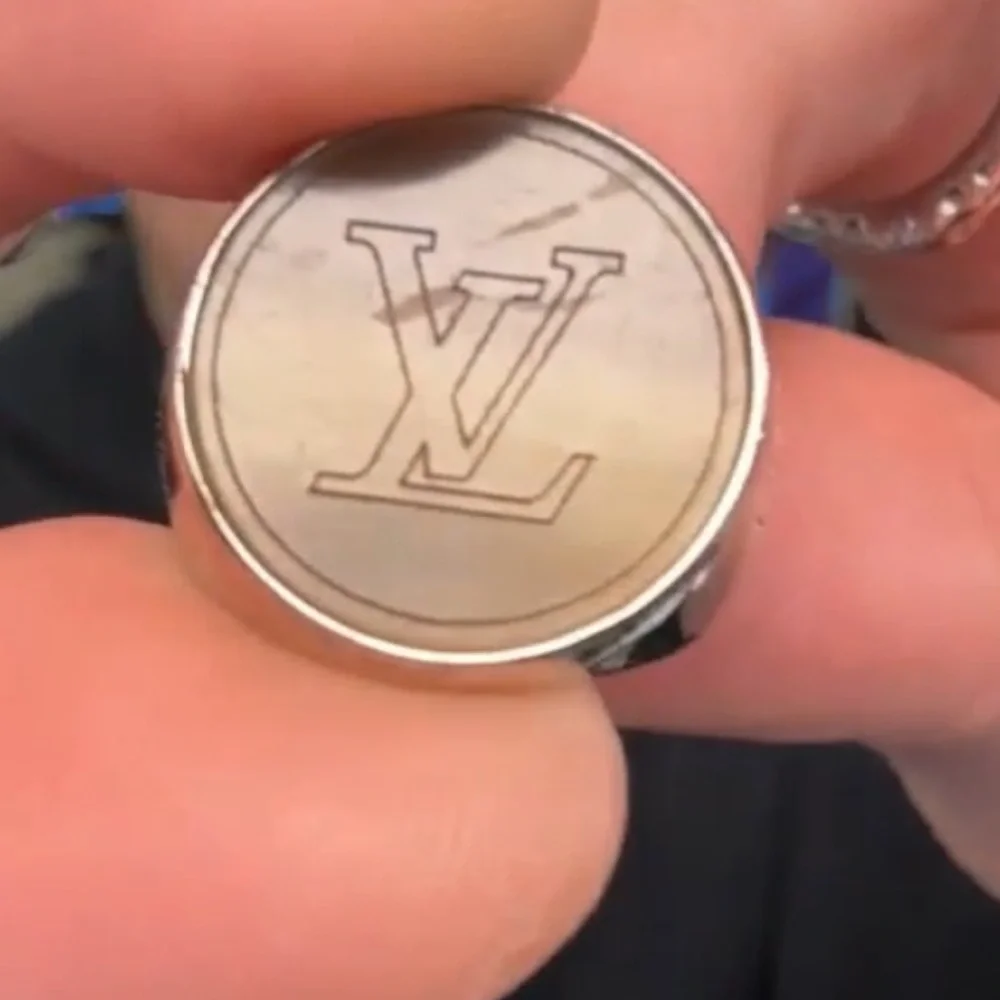 ⭐️ Louis Vuitton Horn Signet Ring size 8.5 - Picture 2 of 8